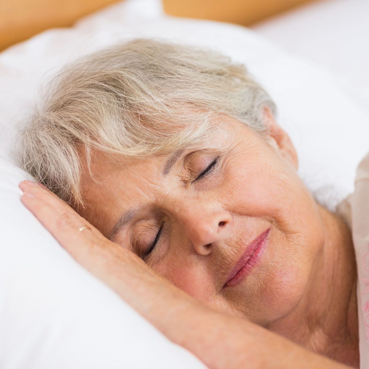 Des troubles du sommeil plus fréquents avec le vieillissement - Réseau ...